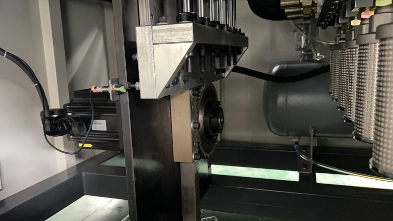 Fully automatic 4 cavities 4500BPH bottle blowing machines for 500ml to 2000ml