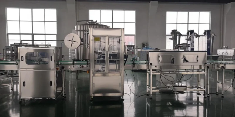 Sleeve labeling machine