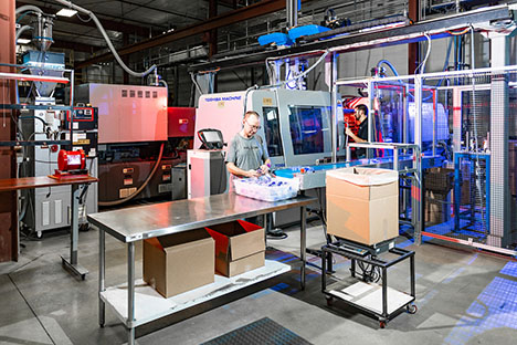 Falcon Plastics: Plastic Injection Molding factory
