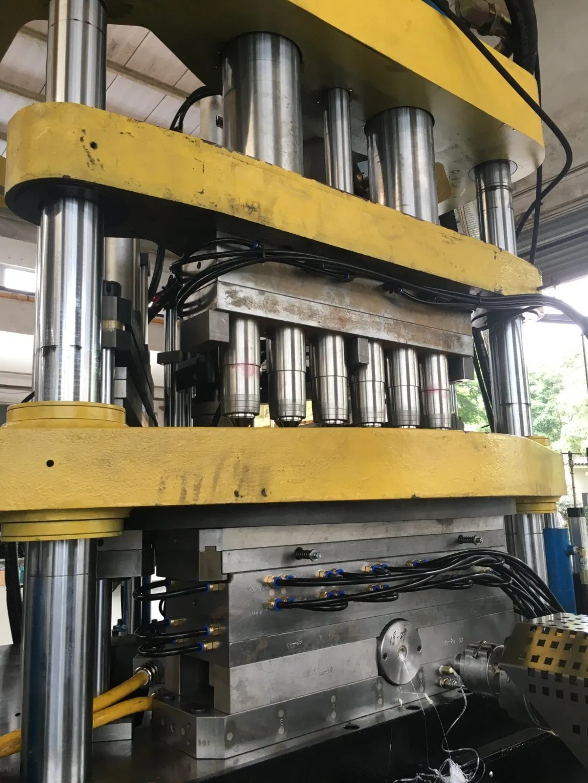 Plastic Cricket Bat Extrusion Blow Molding Machine manufacturing insight