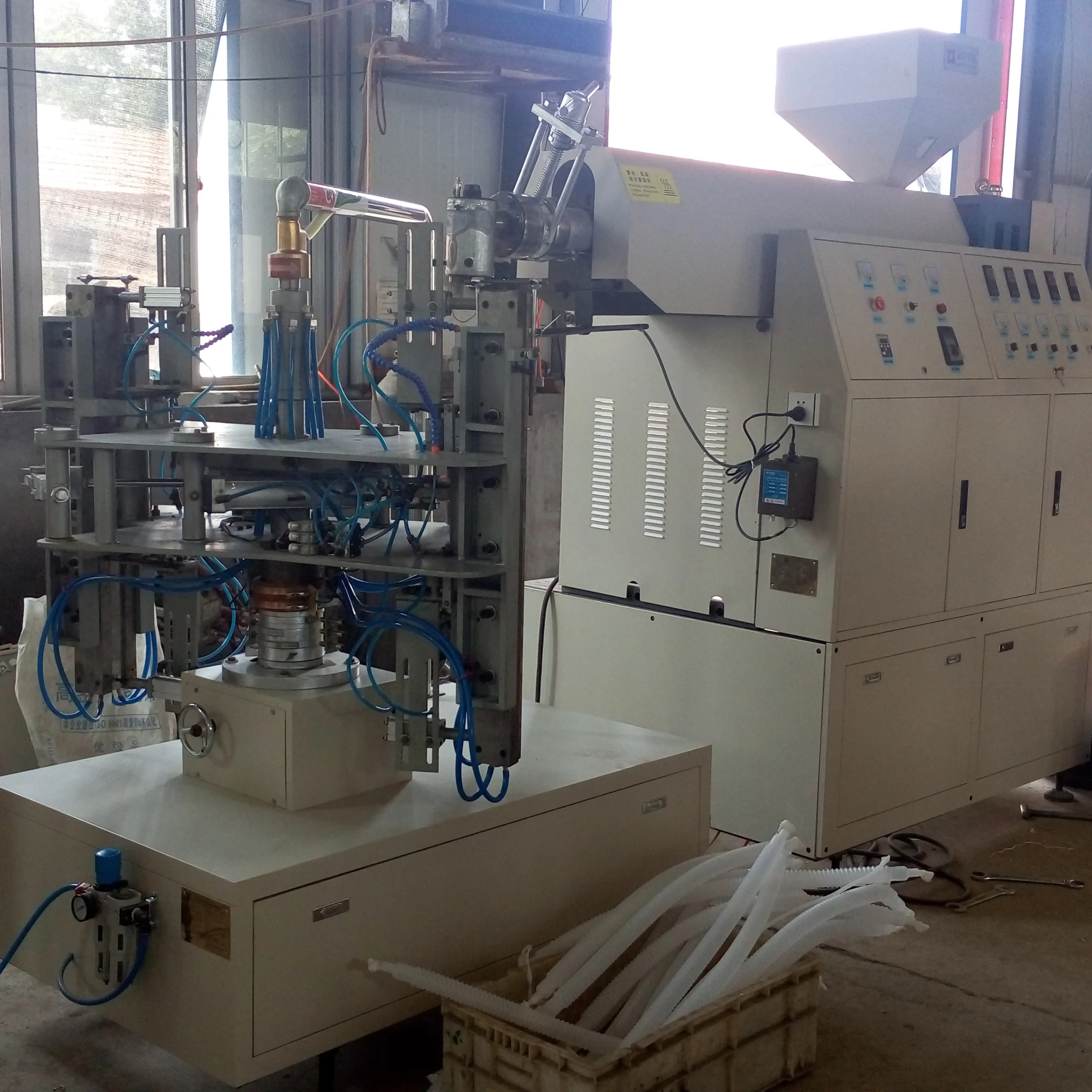 Plastic Cricket Bat Extrusion Blow Molding Machine Plastic Wicket ... factory